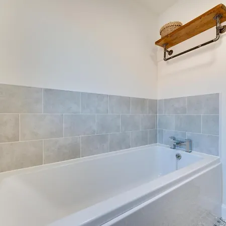3 Bed In Oc-w1001 * Whitby